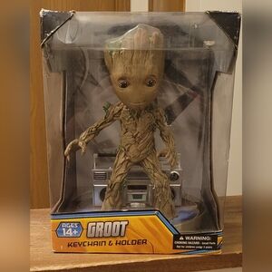 Marvel Guardians of The Galaxy Vol 2 Groot Keychain & Holder Action Figure NEW